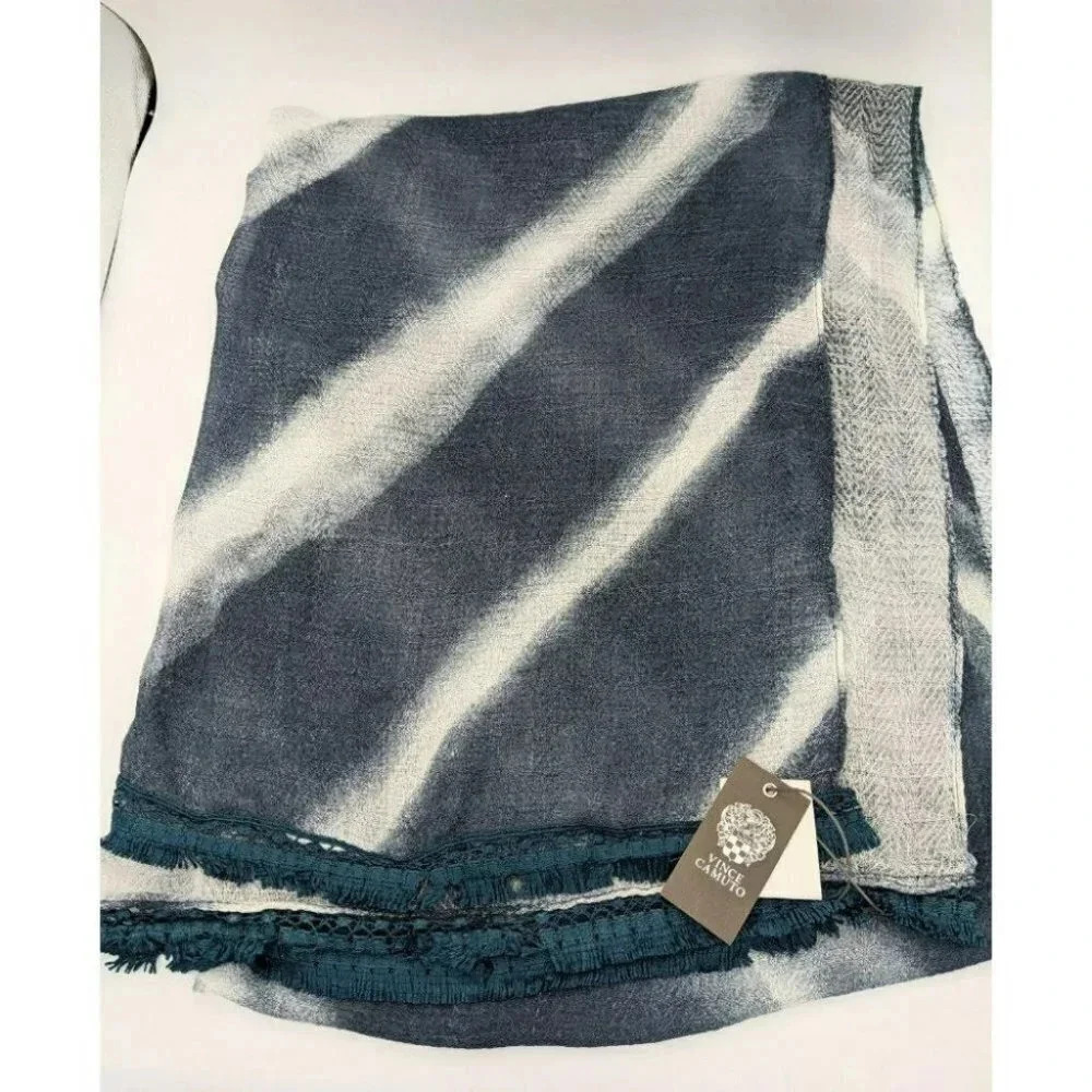 Vince Camuto Women's Scarf Blue & White Pattern